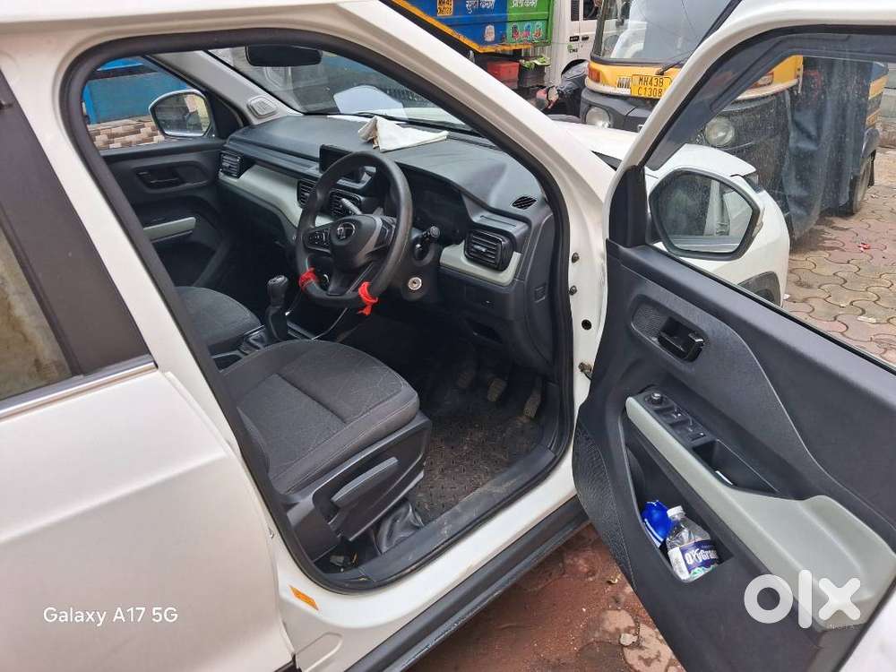 Tata Punch 2025 Adventure Icng White Colour
