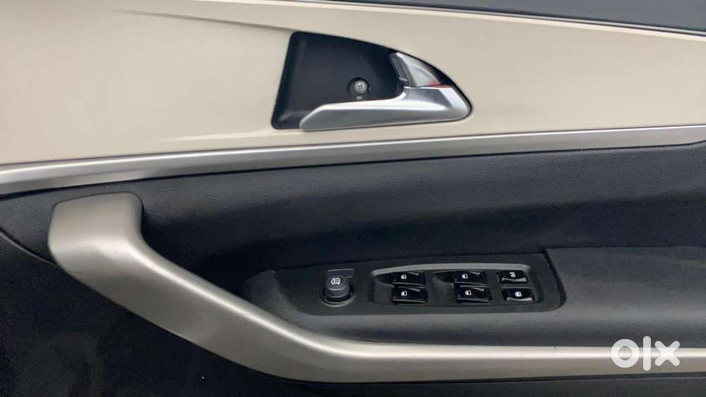 Mahindra Xuv700 2.2 Ax 3 Diesel Mt 7 Str, 2022, Diesel