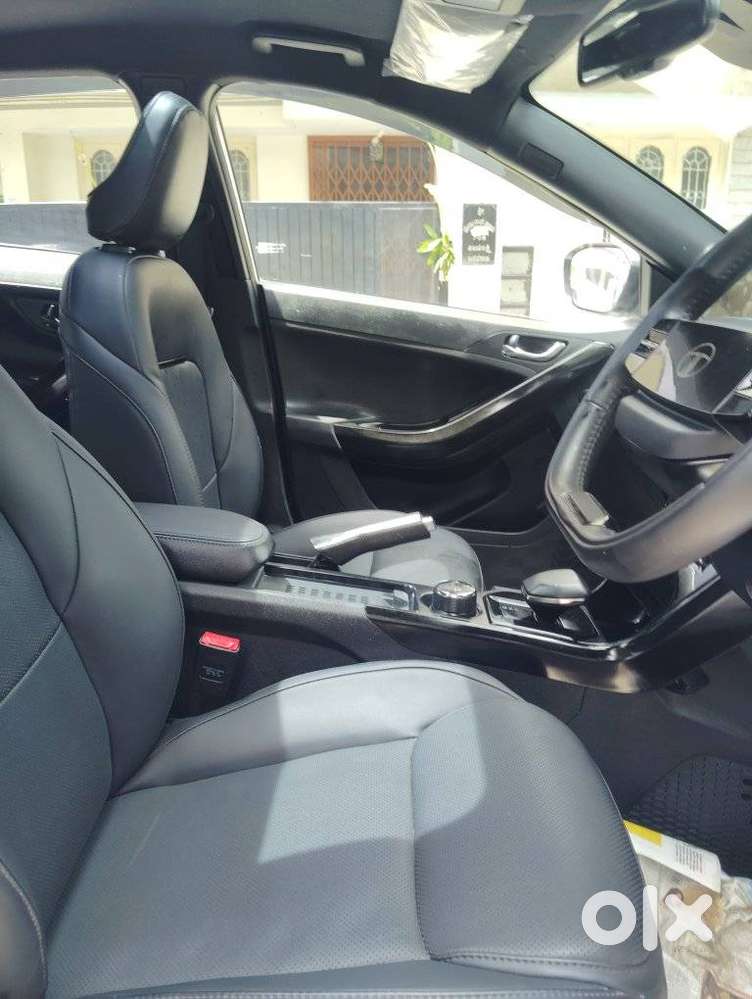 Tata Nexon Fearless Plus S Purple 1.5 Revotorq Diesel 6amt Dual Tone..