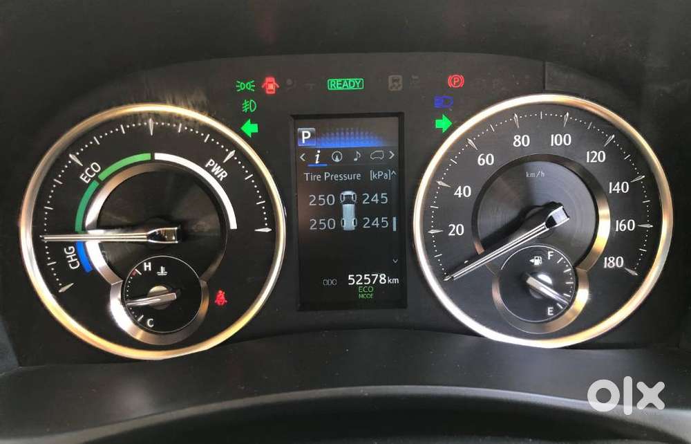 Toyota Vellfire 2.5 Executive Lounge, 2023, Cng & Hybrids