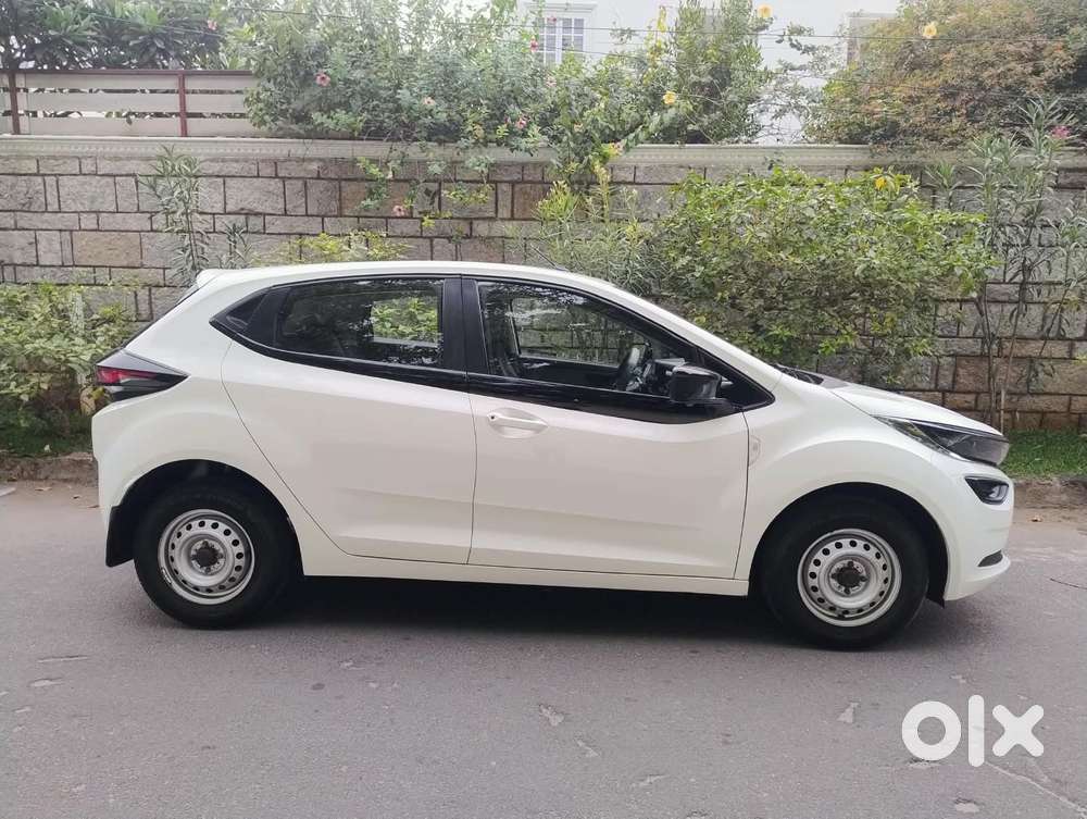 Tata Altroz 1.2 Xe, 2021, Petrol