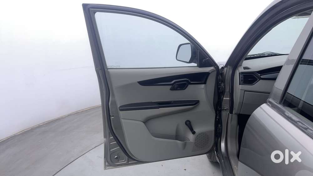 Mahindra Kuv 100 2016-2017 Mfalcon G80 K2, 2016, Petrol