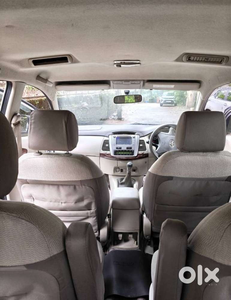 Toyota Innova 2.5 V Diesel 8-seater, 2013, Diesel