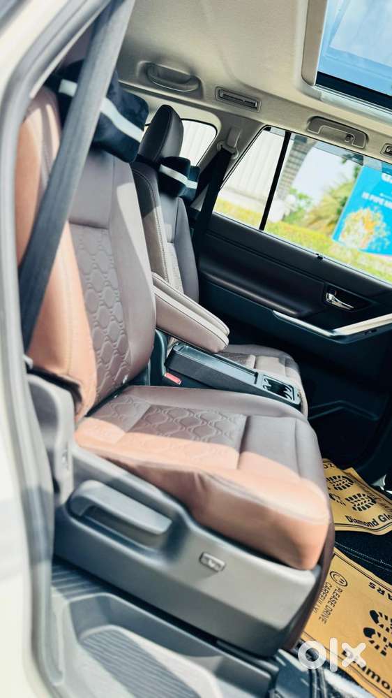 Toyota Innova Hycross 2.0 Zx (o) Hybrid 7 Str, 2024, Petrol