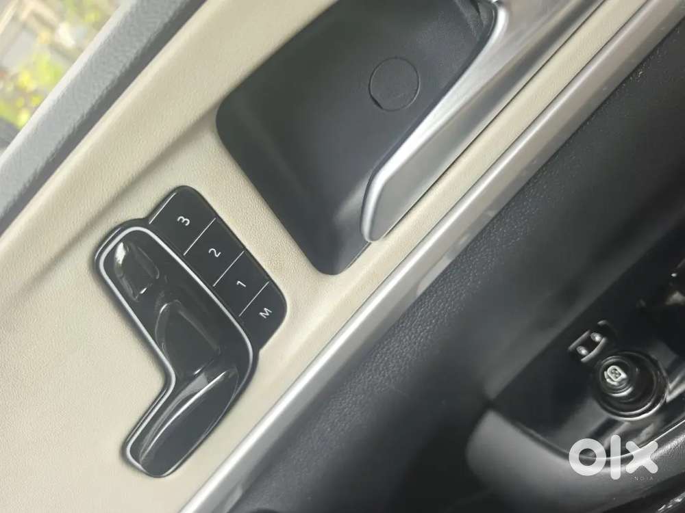 Mahindra Xuv700 2021 Petrol Automatic