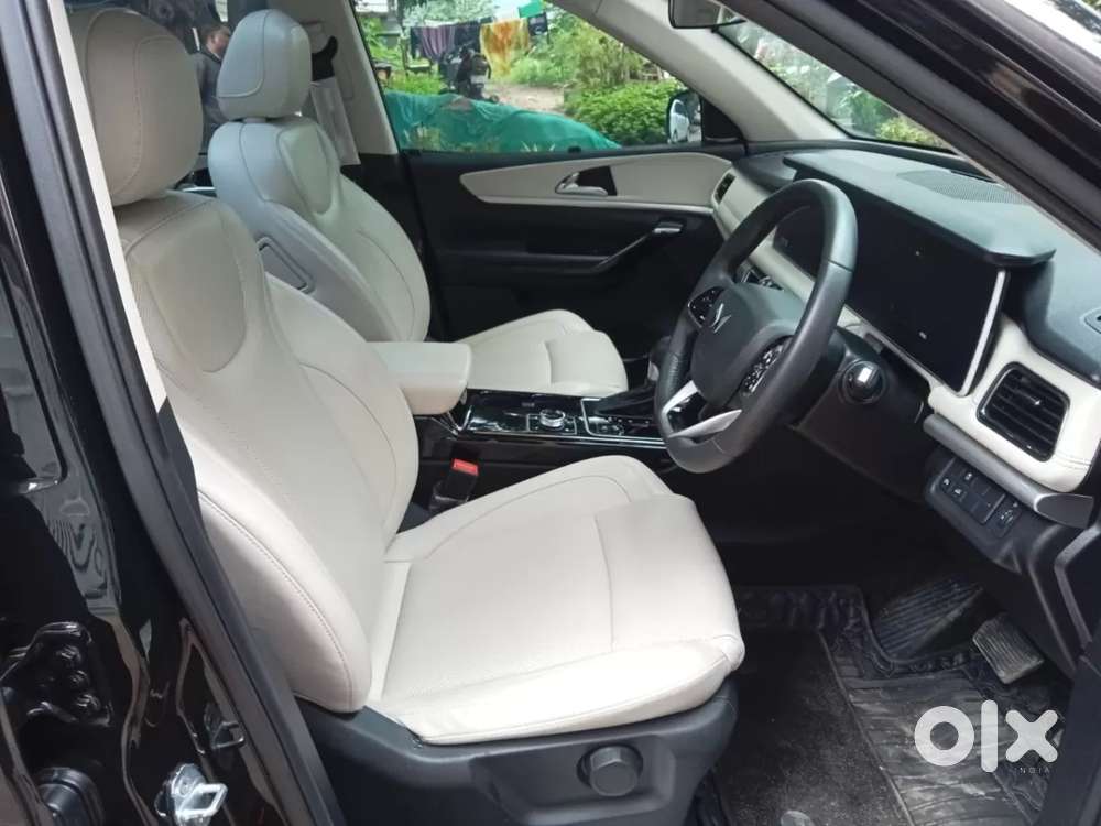 Mahindra Xuv700 2.2 Ax 7 Diesel Mt Luxury Pack Str, 2025, Diesel