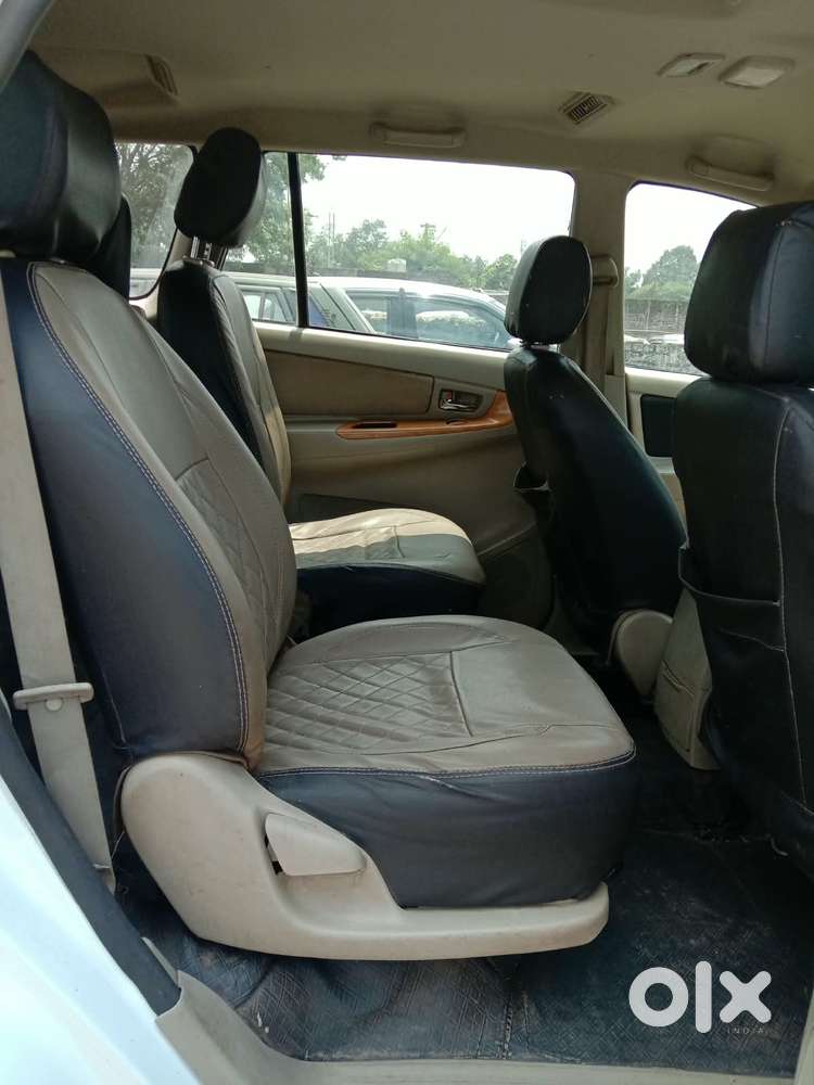Toyota Innova 2.0 G (petrol) 8 Seater Bs Iv, 2009, Diesel