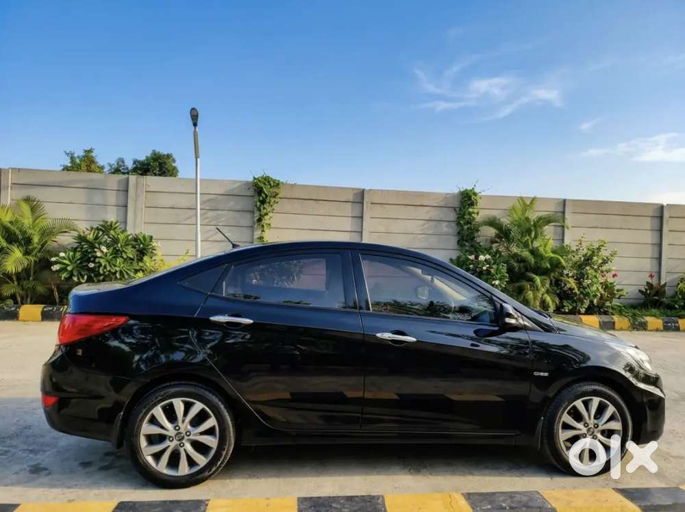 Hyundai Verna – Midnight Black (diesel, Top Model