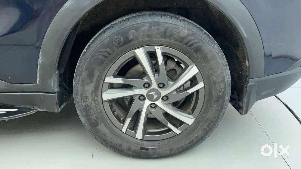 Mahindra Xuv700 2.0 Ax 5 Petrol At Str, 2022, Petrol