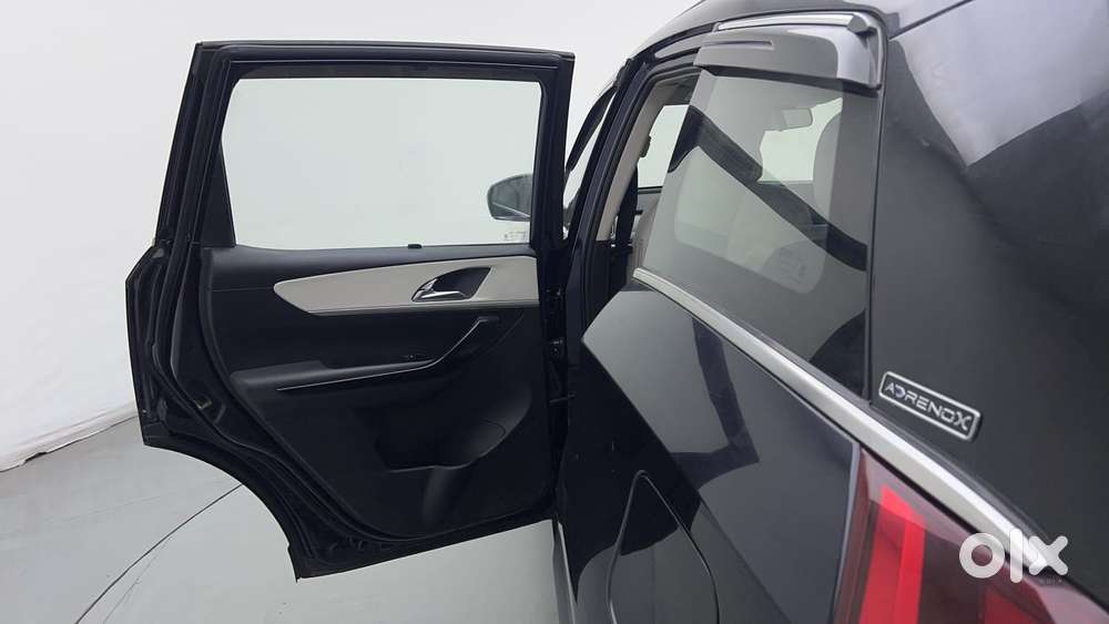 Mahindra Xuv700 2.2 Ax 7 Diesel At Luxury Pack Str, 2022, Diesel