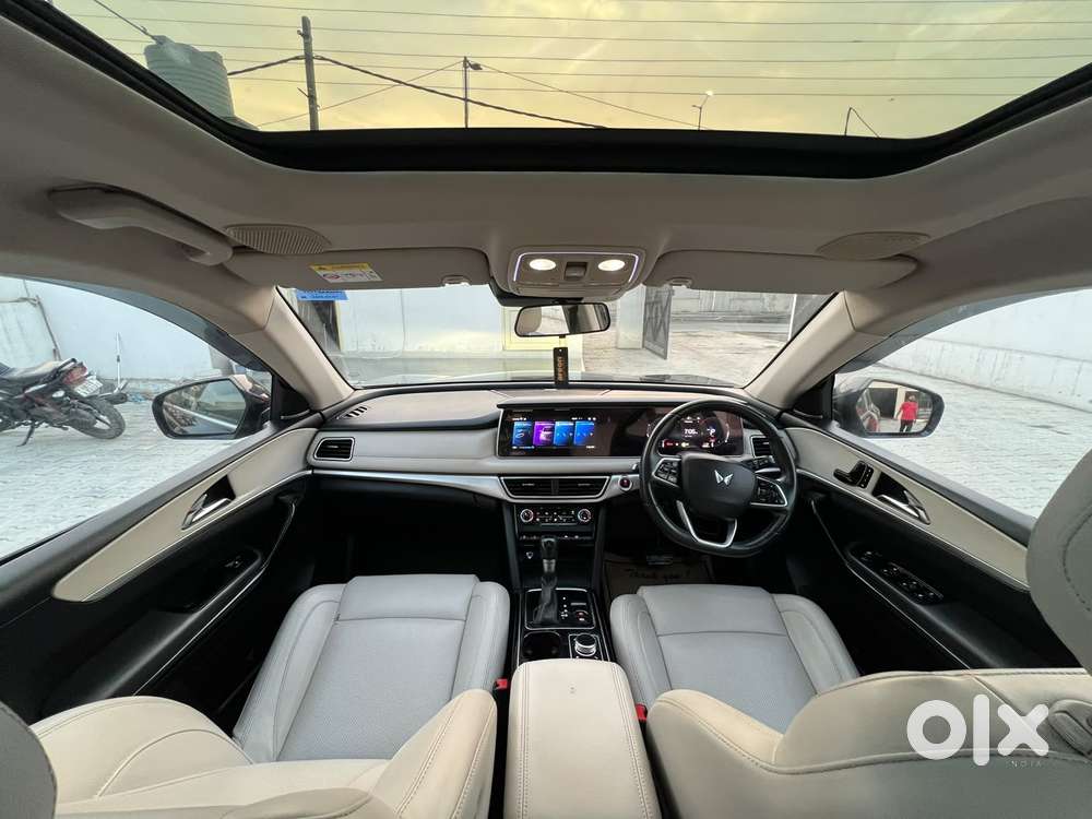 Mahindra Xuv700 2.0 Ax 7 Petrol At Luxury Pack Str, 2022, Petrol