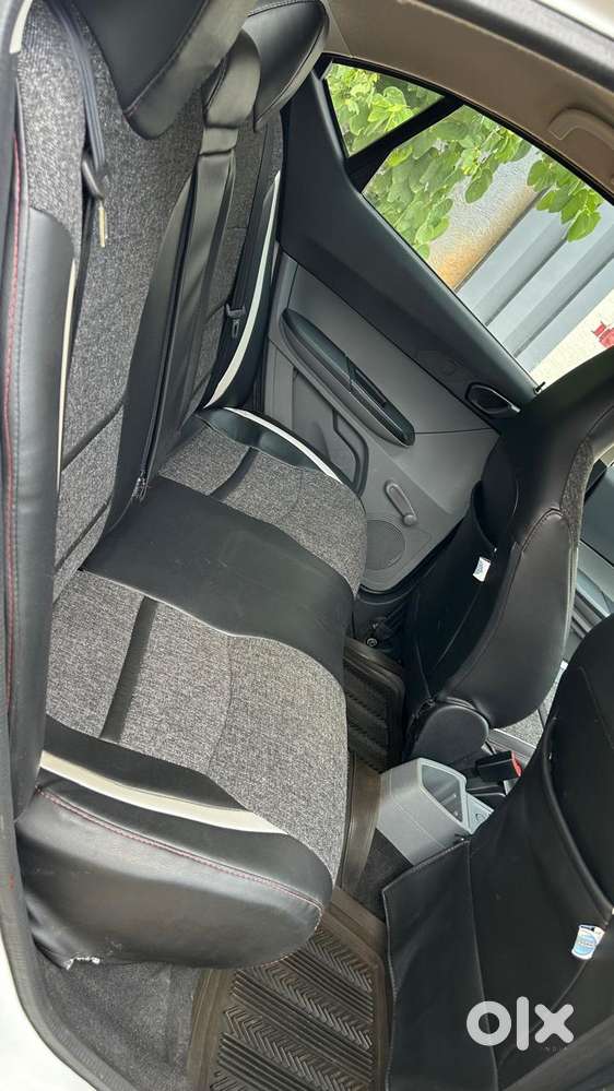 Tata Tigor Xe, 2017, Petrol