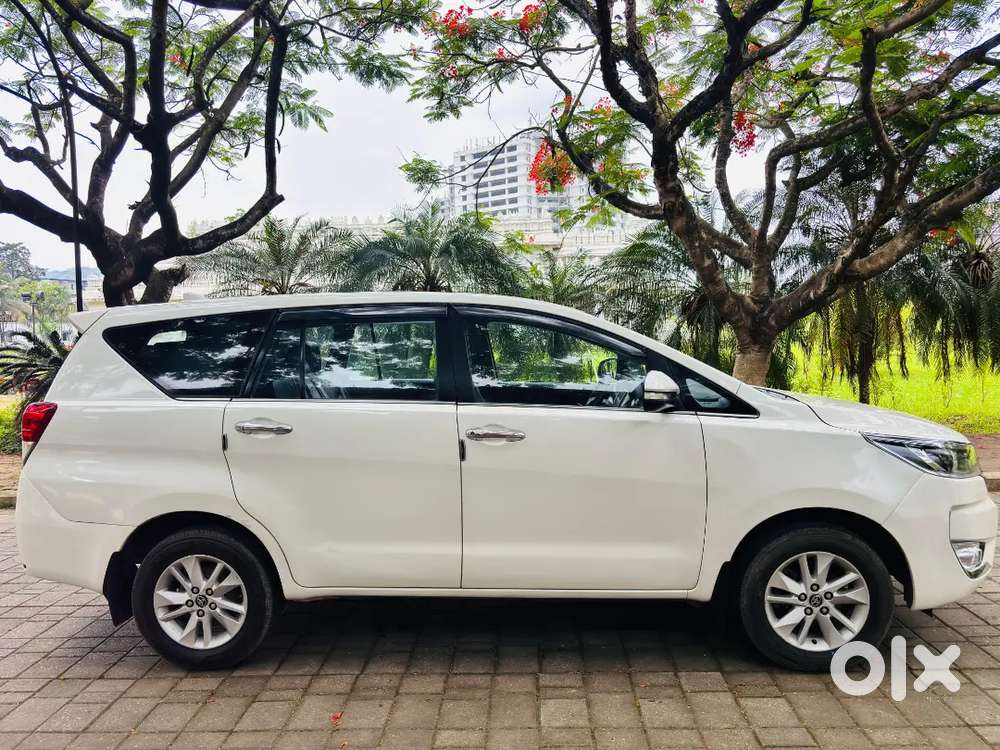 Toyota Innova Crysta 2016 Diesel 130000 Km Driven