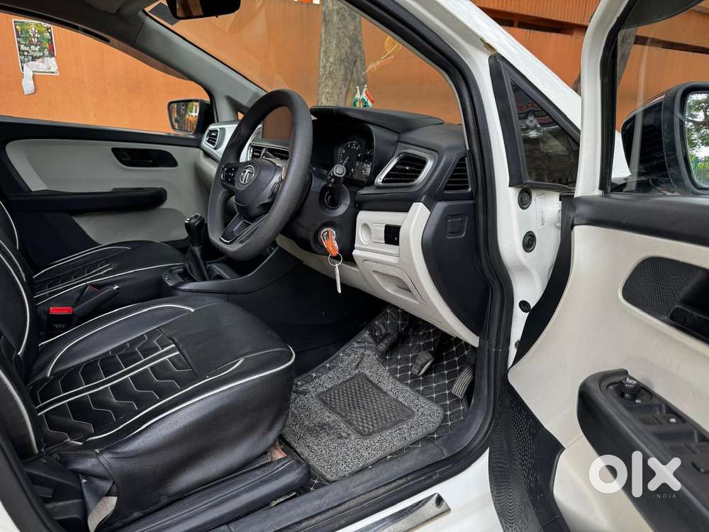 Tata Altroz 1.2 Xm Plus, 2023, Petrol