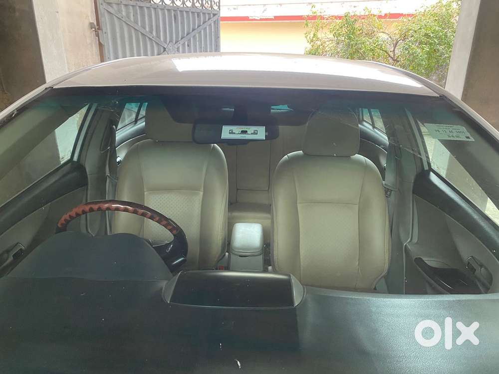 Teacher Driventoyota Corolla Altis 2013
