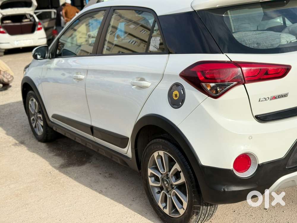 I20 Active White