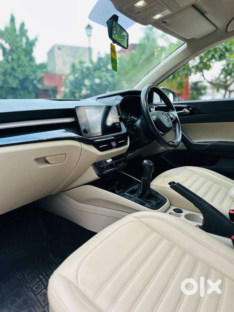 Skoda Slavia 1.0 Ambition Tsi, 2023, Petrol