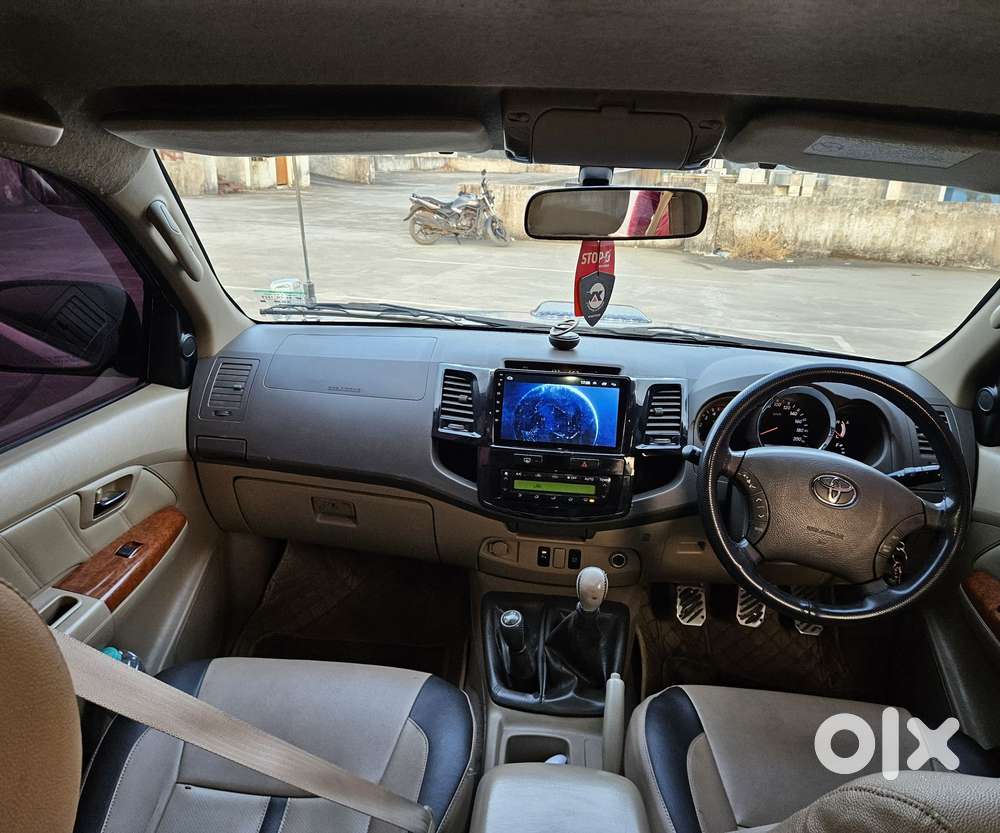 Toyota Fortuner 4x4 Manual Limited Edition, 2010, Diesel