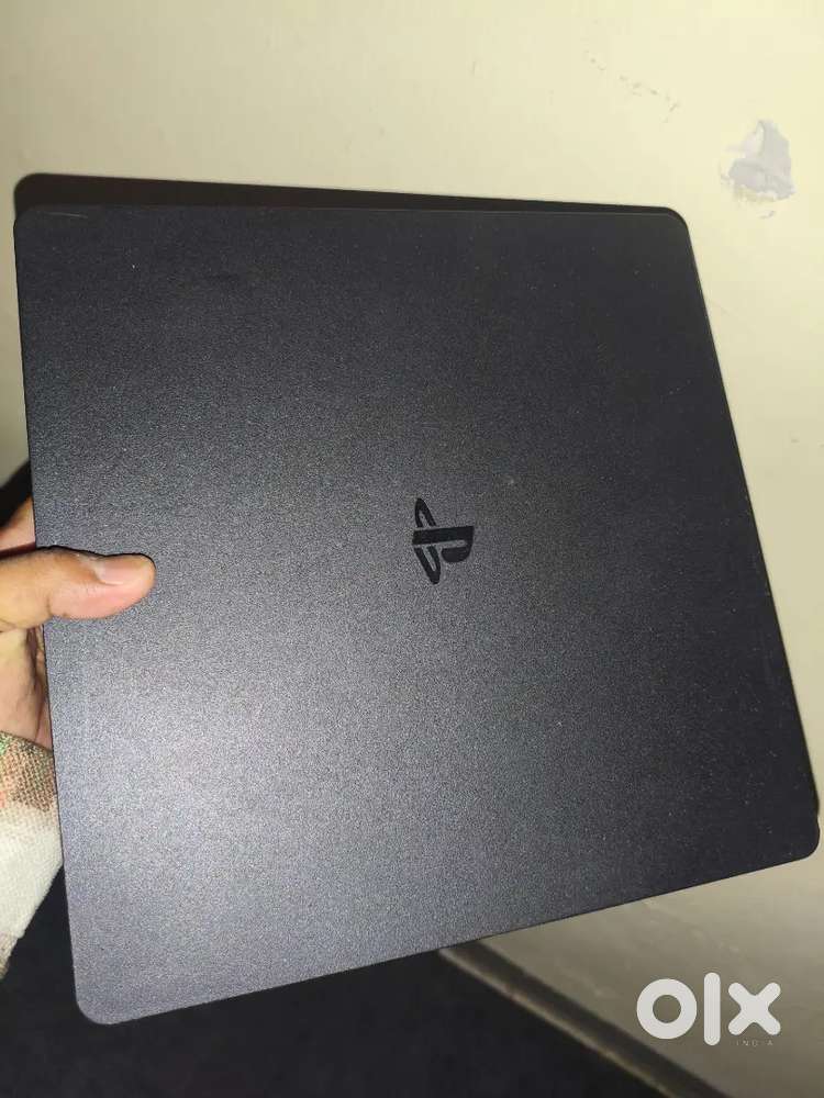 Ps4 console slim 1TB