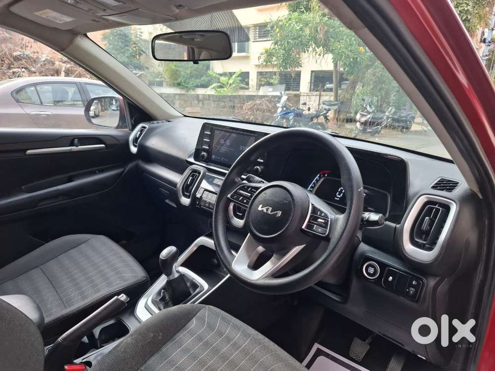 Kia Carens G 1.5 6mt Premium (o) 7-seater, 2024, Petrol