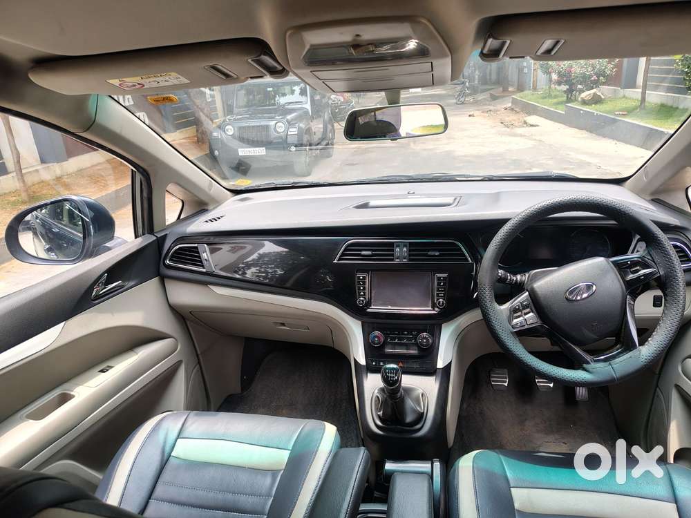 Mahindra Marazzo M6, 2018, Diesel