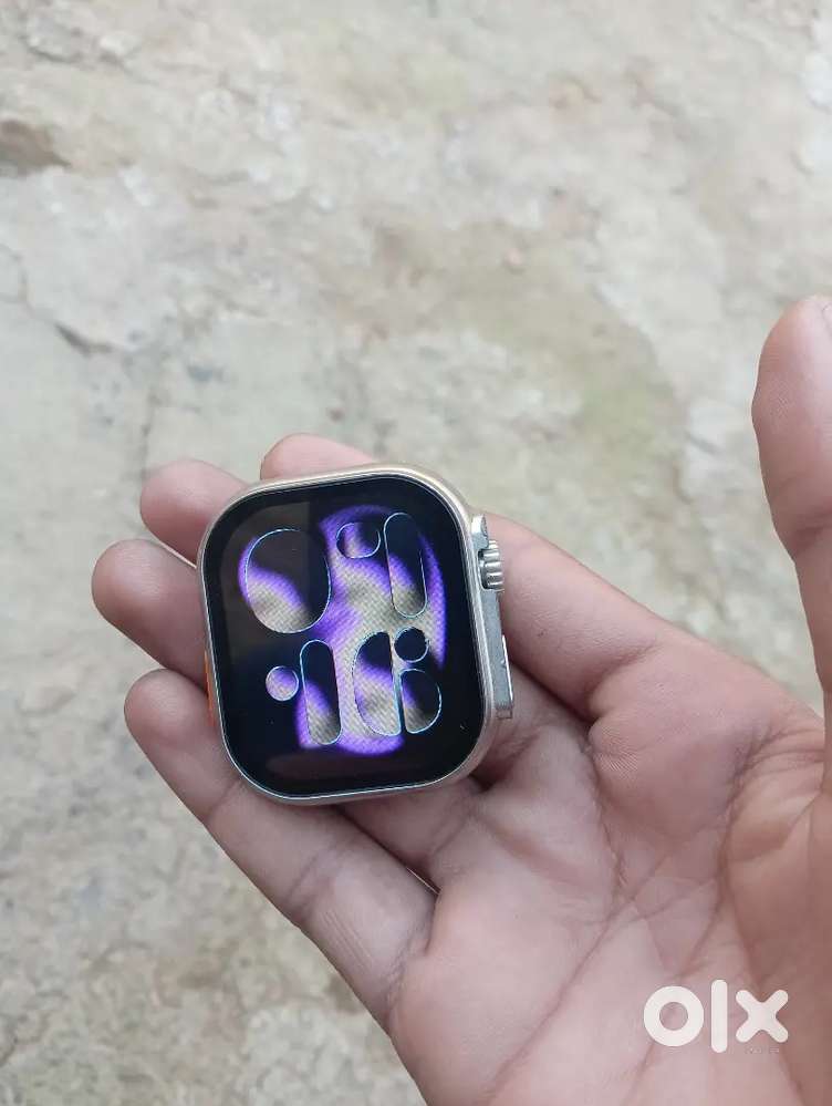 Ultra watch uske sath mein charger hai aur Peete Hain