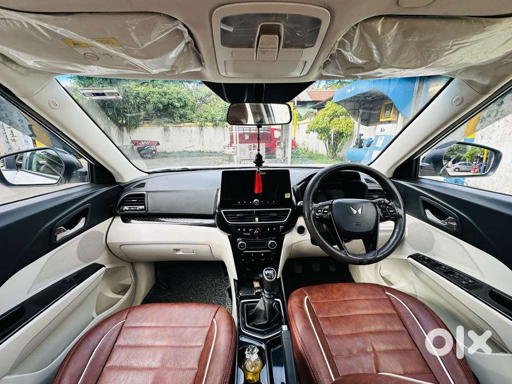 Mahindra Xuv 3xo Ax5 Pm Mt, 2024, Petrol