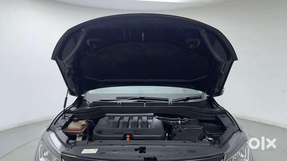 Mahindra Xuv700 2.0 Ax 5 Petrol At Str, 2024, Petrol