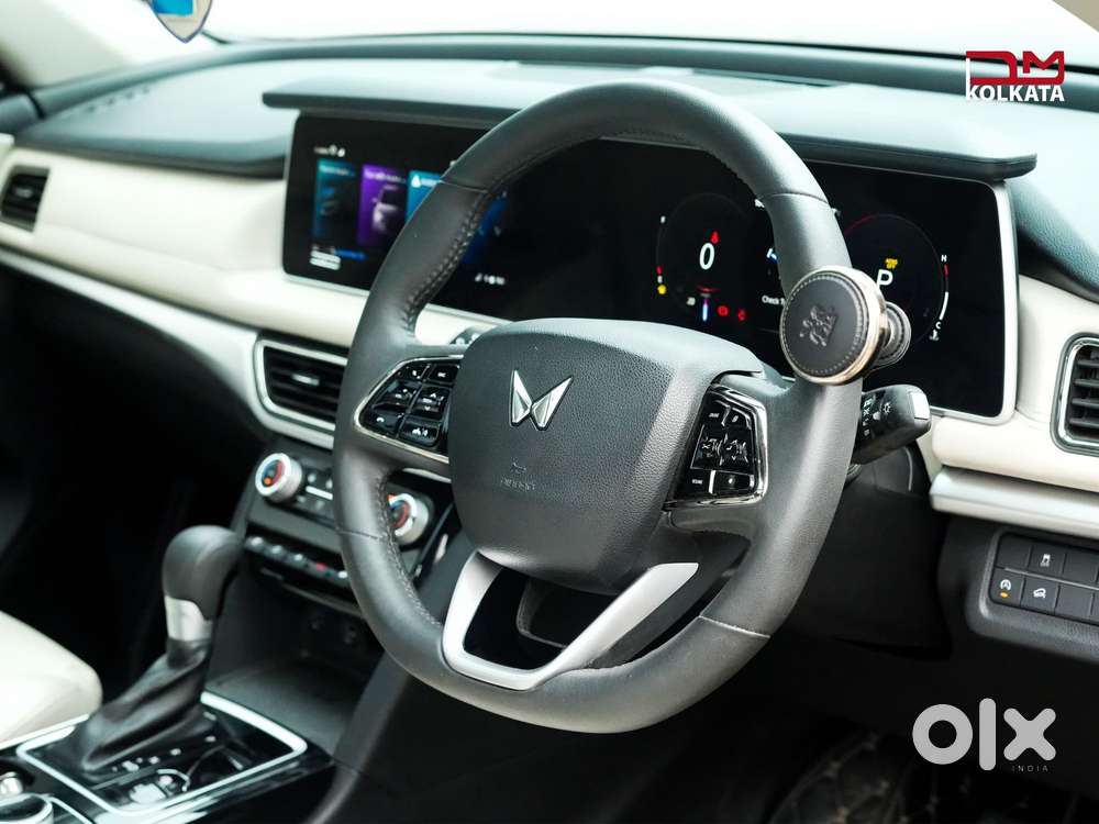 Mahindra Xuv700 2.0 Ax 7 Petrol At Luxury Pack Str, 2025, Petrol