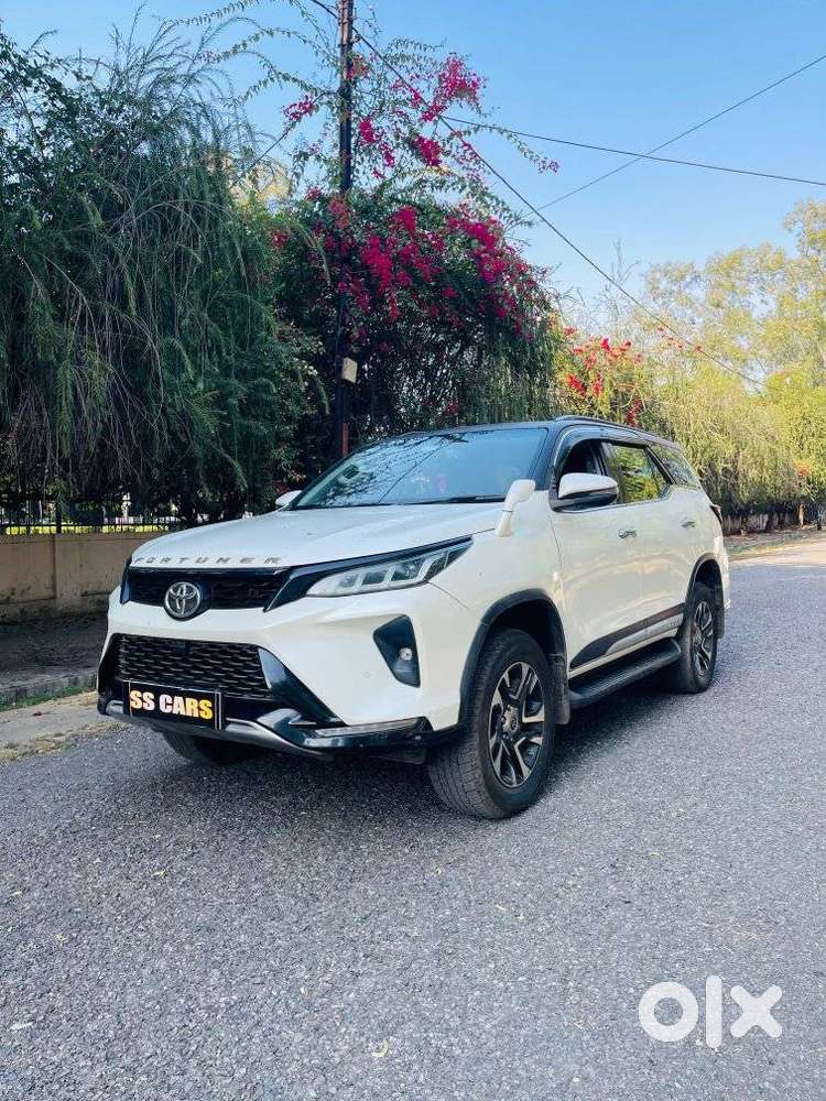 Toyota Fortuner Legender