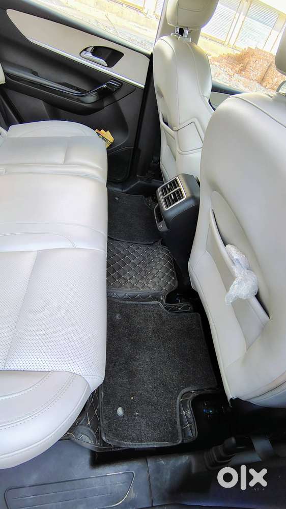 Mahindra Xuv700 2022 Ax7 Petrol 17100 Km Driven