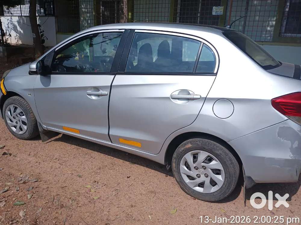 2016' Insurence Running ,rc, Karanataka Permit Running, But Tax,and Fc