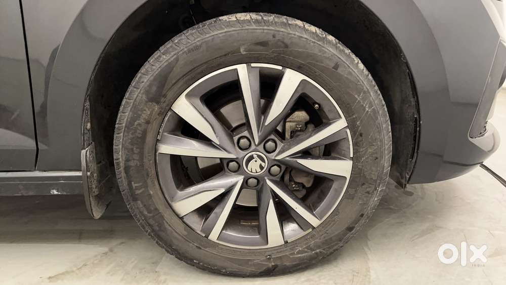 Skoda Slavia Style 1.0l Tsi At, 2022, Petrol
