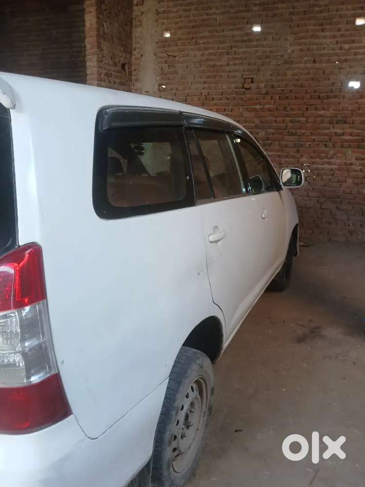 Toyota Innova 2015-valid Upto 2030  Petrol+cng Pass With Rc 2nd Owner