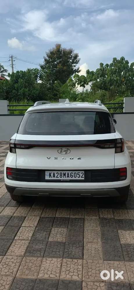Hyundai Venue Petrol Manual 2024