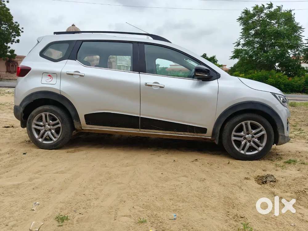 2022 Renault Triber 2nd Owner At 4,00,000/-
