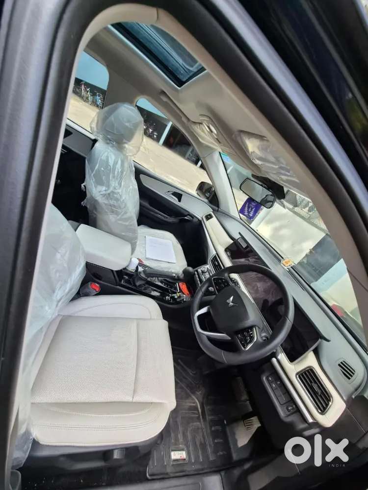 Mahindra Xuv700 25 Petrol
