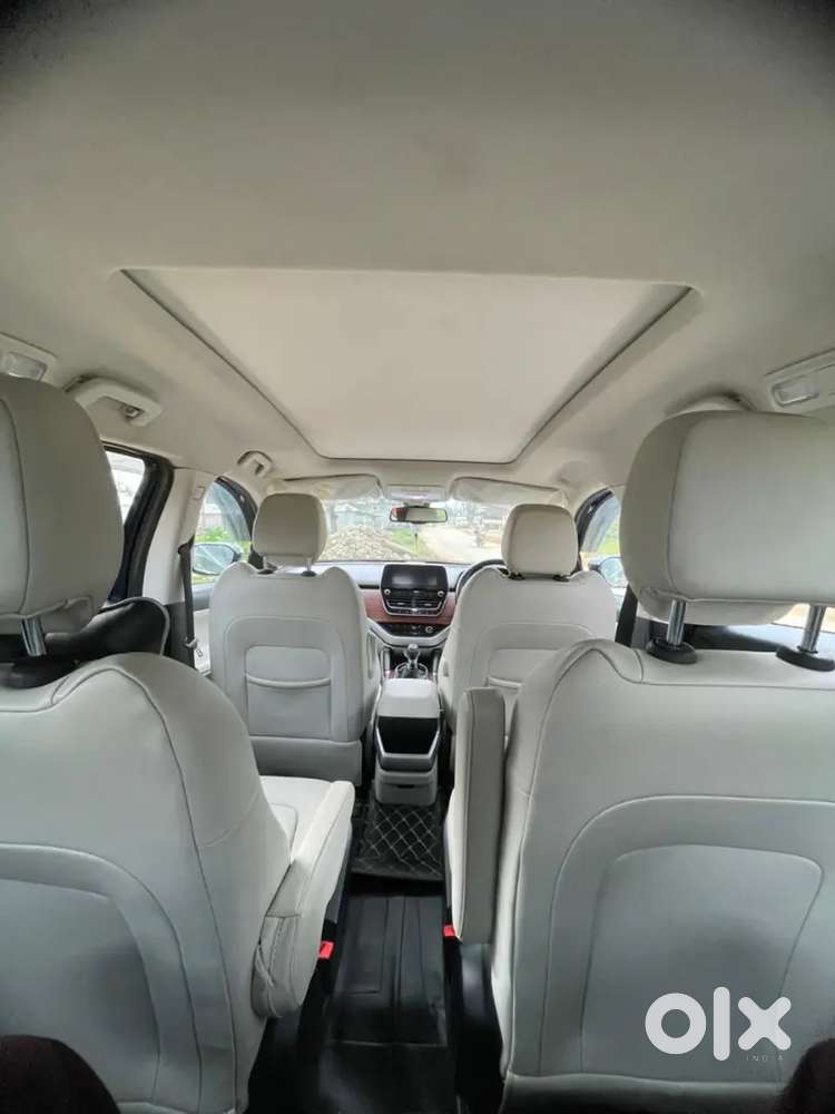 Tata Safari Xz Plus-top Model With Captain Seat & Panaramic Sunroof
