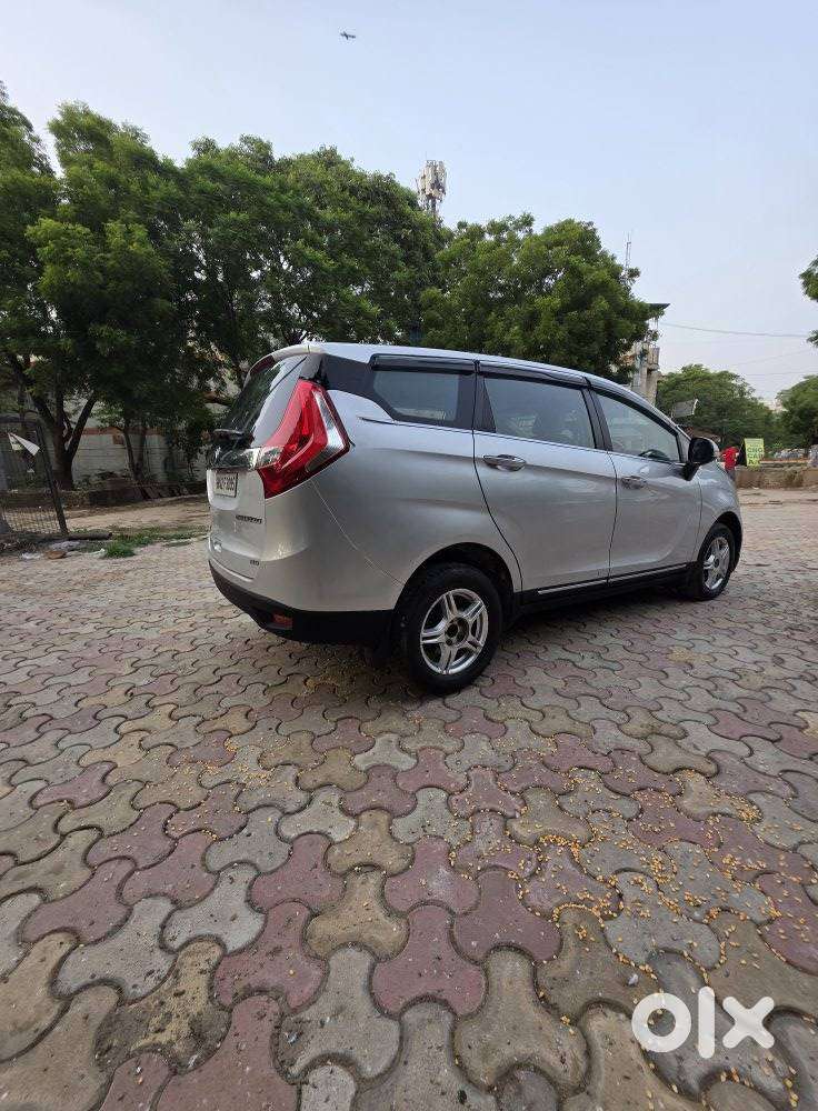 Mahindra Marazzo M6, 2018, Diesel