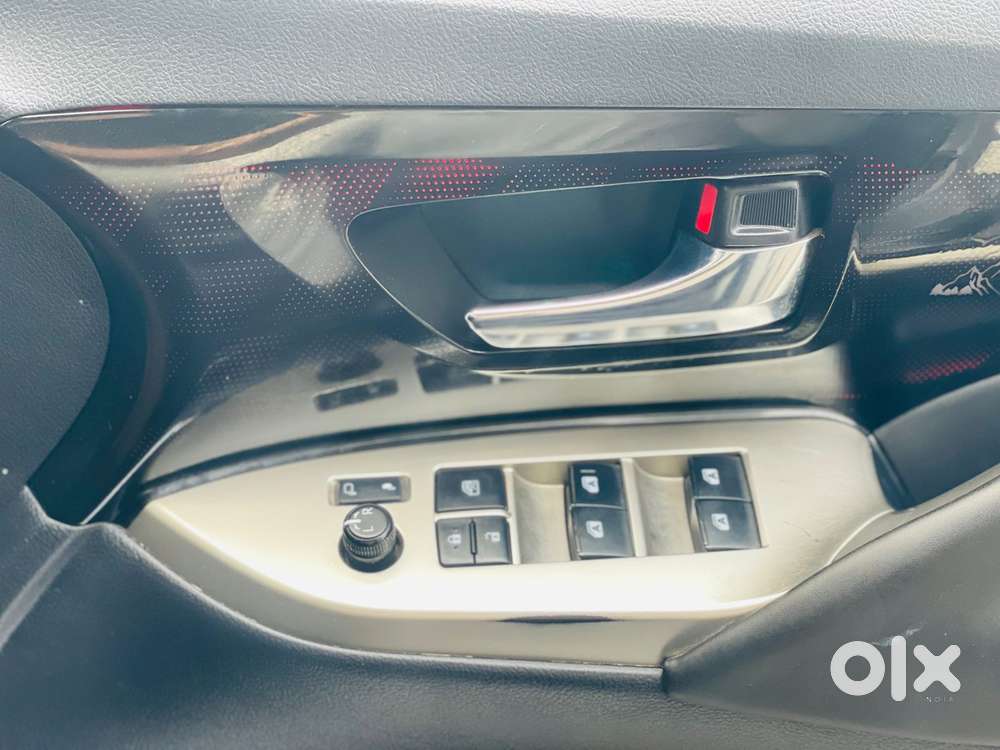 Toyota Innova Crysta 2.8z Automatic, 2016, Diesel