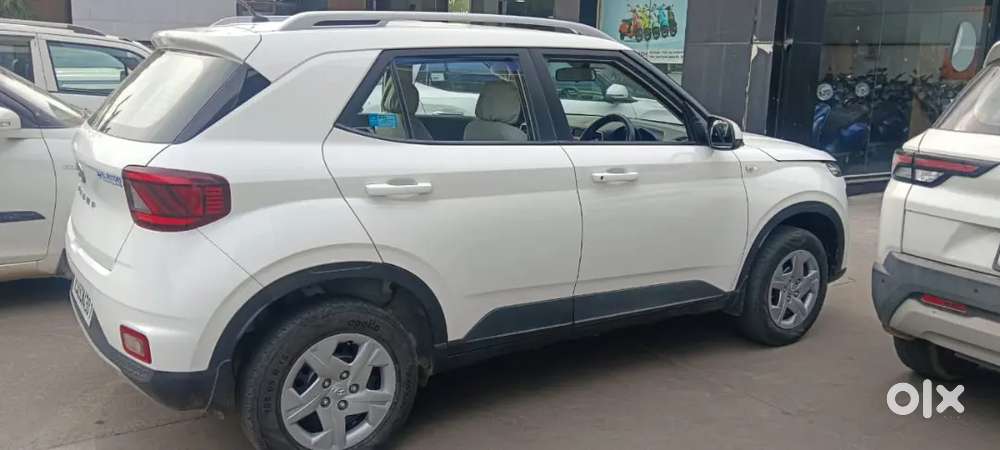 Hyundai Venue 2021 Petrol Well Maintained