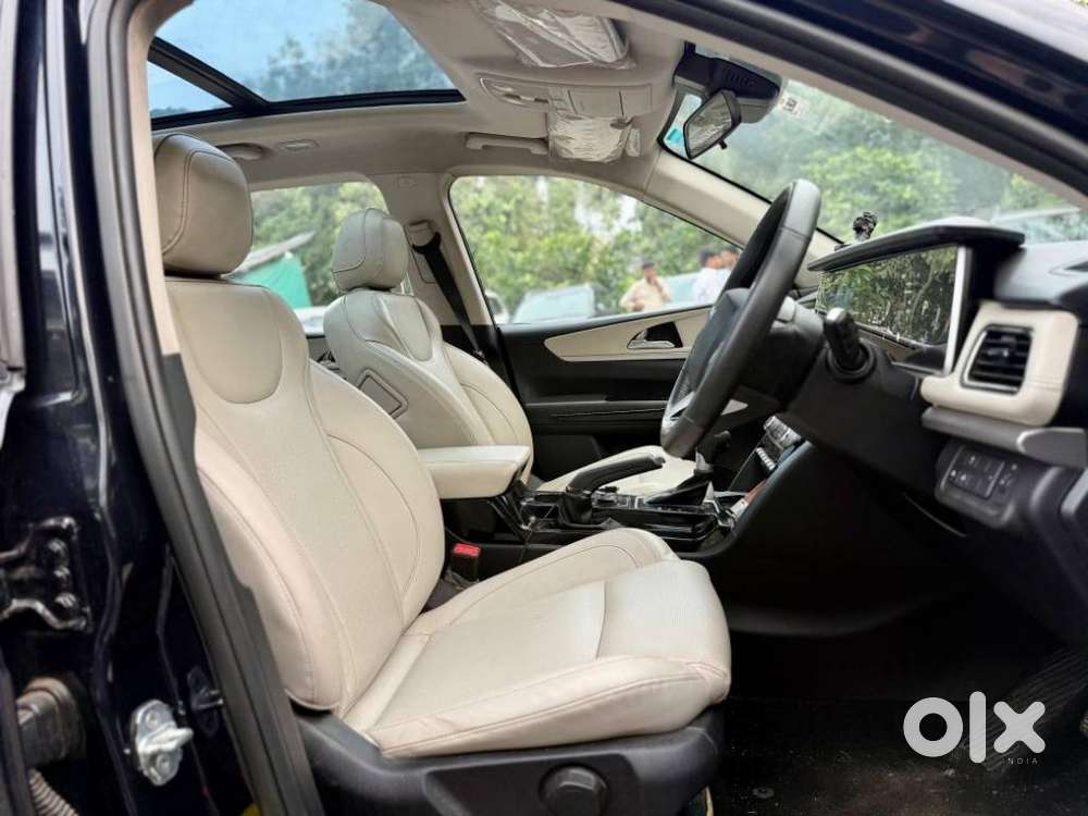 Mahindra Xuv700 2.0 Ax 7 Petrol At Str, 2024, Petrol