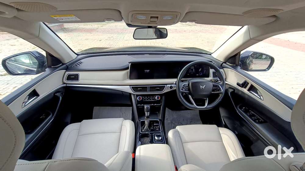 Mahindra Xuv700 2.0 Ax 7 Petrol At Luxury Pack Str, 2022, Petrol