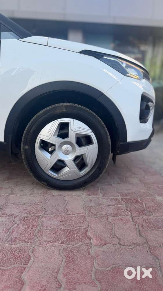 Tata Nexon 1.5 Revotorq Xm (s), 2021, Petrol
