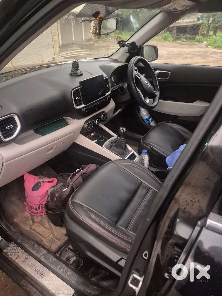 Hyundai Venue 2023 Petrol Well Maintained