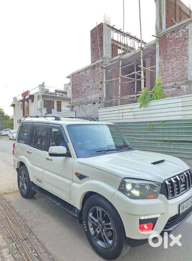 Mahindra Scorpio S8, 2015, Diesel