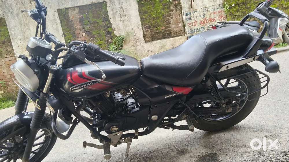 Bajaj Avenger Street 2018