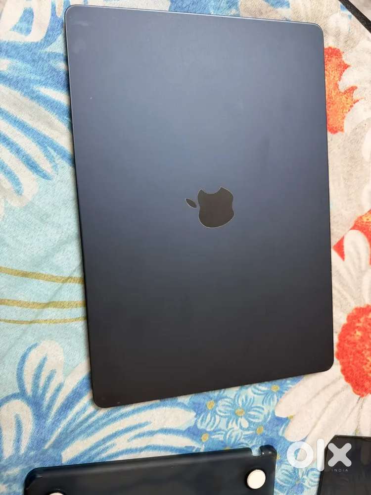 Apple mac book air m4 15 inch model excellent conduction