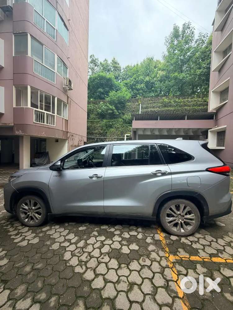 Toyota Innova Hycross 2024