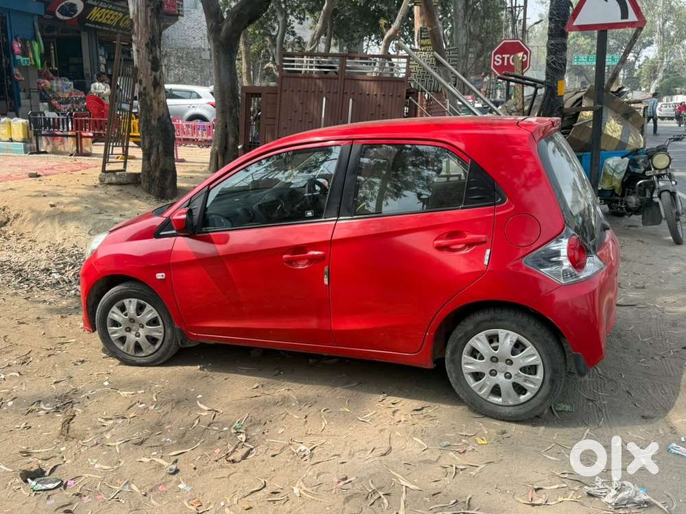 Hyundai Brios I-veet Car 2012